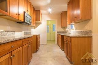 14 Montrose St, Bakersfield CA  93305-2429 exterior