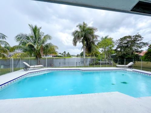 2060 Amesbury Cir, West Palm Beach, FL 33414-8085