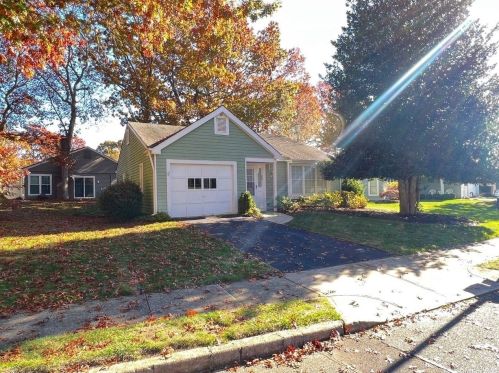 220 Kingston Dr, Panamoka, NY 11961-2062