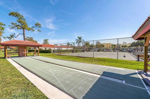 1083 Forest Lakes Dr, Naples FL  34105-2277 exterior