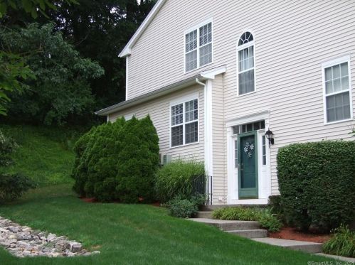 2701 Eaton Ct, Danbury, CT 06811-4066
