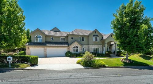 768 Forest Green Dr, La Canada, CA 91011-4201