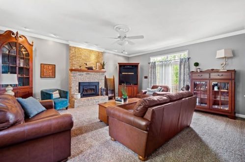 962 Bideford Dr, Library, PA 15129-8900