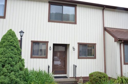 141 Essex Ct, Beacon Falls, CT 06403-4912