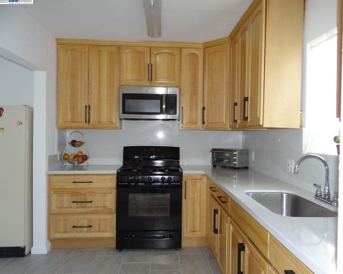 1434 Havenscourt Blvd, Oakland CA  94621-3628 exterior