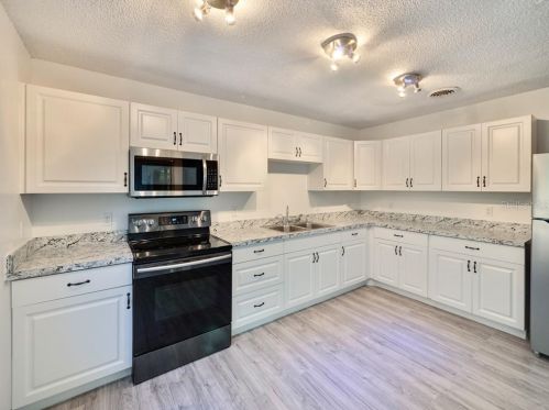5360 Falling Water Dr, Orlando, FL 32818-8316