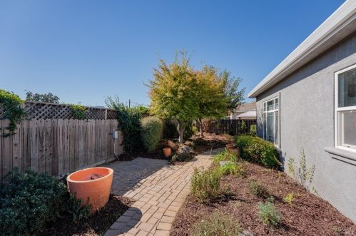 441 Kennwood Dr, Ukiah CA  95482-8767 exterior