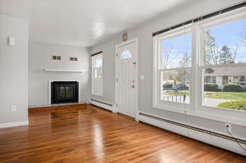 15 Hatfield St, North Kingstown RI  02852-4715 exterior