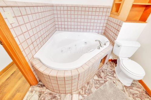 1565 Roscommon Dr, Pataskala OH  43062-7018 exterior