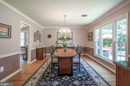 932 Queens Dr, Yardley PA  19067-4528 exterior