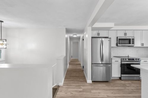 5 Baldwin Dr, Providence RI  02919-1512 exterior