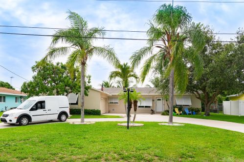 1140 Lake Clarke Dr, West Palm Beach FL  33406-5329 exterior