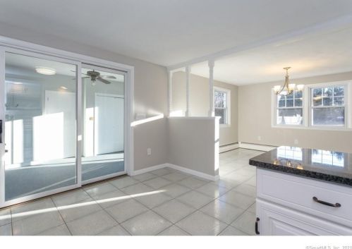 24 Hotchkiss Rd, Farmington CT  06032-2810 exterior