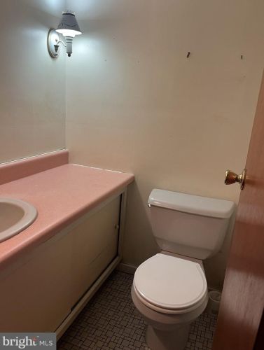 103 Meadowood Dr, Lansdale PA 19446-1610 exterior