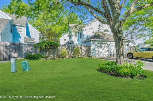 3 Whitman Ct, East Freehold, NJ 07728-4331