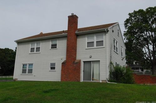 99 Pond Hill Rd, North Haven, CT 06473-2832