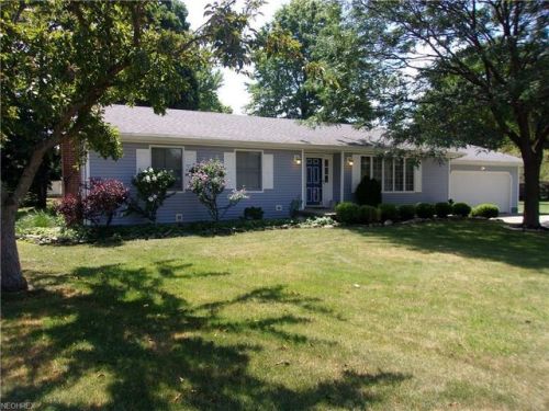 551 Meadowland Ct, Hubbard, OH 44425-2609