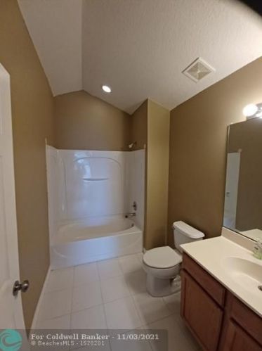 298 Carter Ave, Fort Pierce FL 34983-3006 exterior