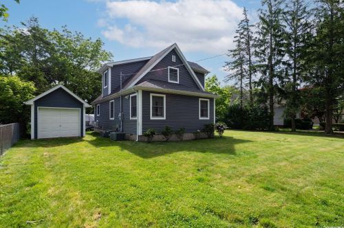 312 5th St, Elwood NY  11731-2815 exterior