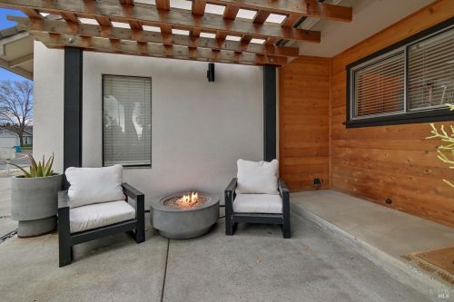 403 Temple Dr, Vacaville CA  95687-5146 exterior