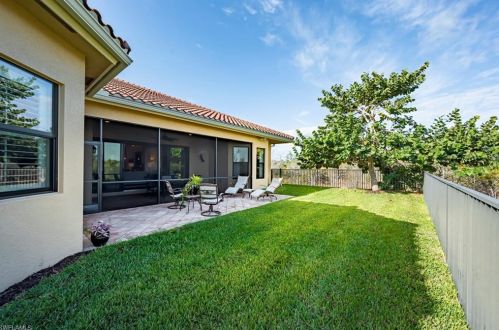 3200 Atlantic Cir, Naples FL 34119-8637 exterior