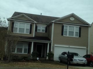 1828 Hamilton Forest Dr, Charlotte, NC 28216-1836