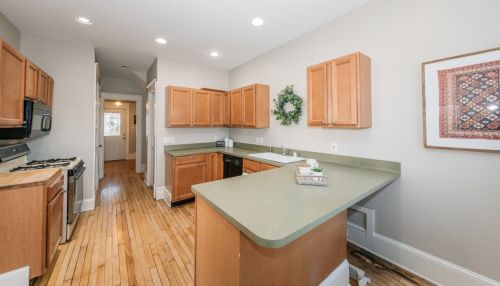 3285 Bartlett Ave, Milwaukee WI 53211-3024 exterior