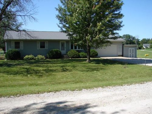 2939 Country Acres Dr, Danville, IA 52623-8908