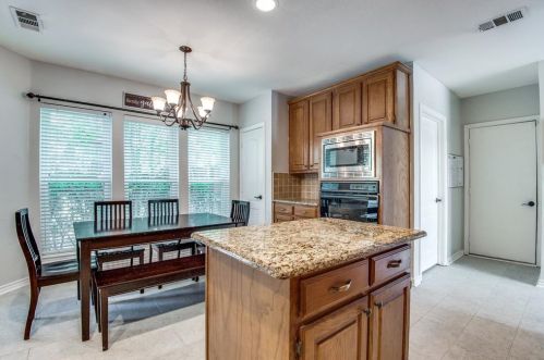 2104 Stevenson Ln, Lewisville TX  75028-3739 exterior