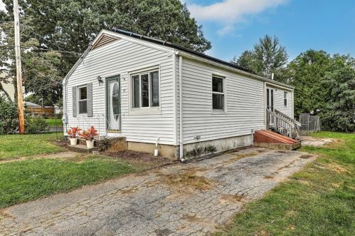 44 Rosemont Ave, Cumberland RI  02864-7519 exterior