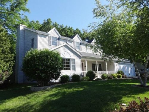 528 Fox River Hills Dr, Waterford, WI 53185-4072