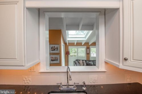 614 Westwind Dr, Berwyn PA  19312-1144 exterior