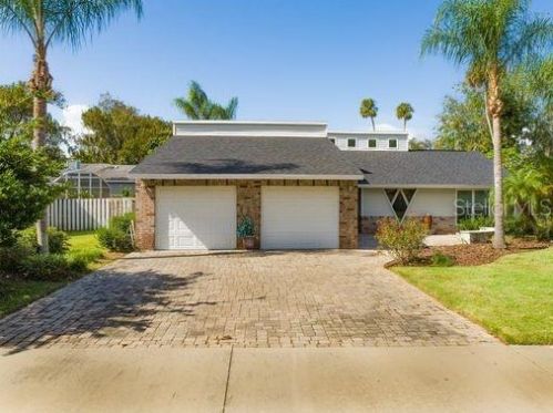 930 Sandcrest Dr, Daytona Beach, FL 32127-4823