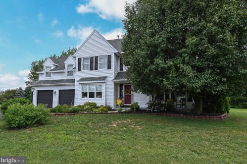 1445 Golf Dr, Gilbertsville, PA 19525-8818