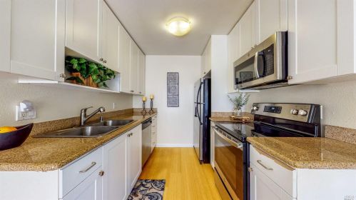 1550 Yardley St, Santa Rosa CA  95403-2352 exterior