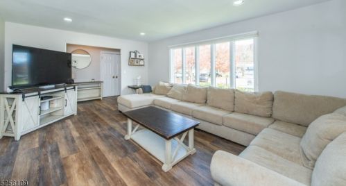 52 White Oak Ct, Parsippany NJ  07054-2325 exterior