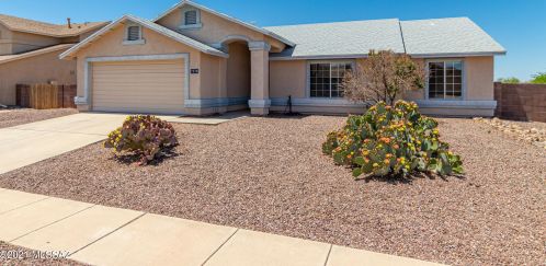 7570 Errigal Ln, Tucson, AZ 85747-9242