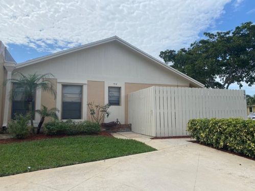 192 1st Cir, Boynton Beach, FL 33435-7261