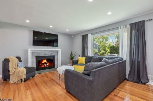 2 Lenhome Dr, Cranford NJ 07016-2954 exterior