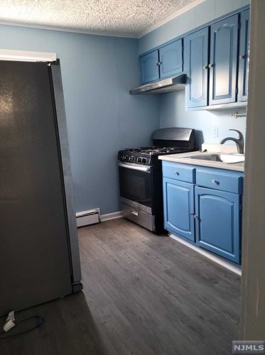220 Columbus Ave, Palisades Park NJ  07650-1106 exterior