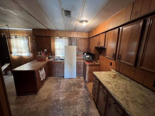 102 Green Acres Dr, Palmer, TX 75152-9606