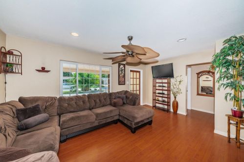 2152 75th Way, Saint Petersburg FL  33710-3846 exterior
