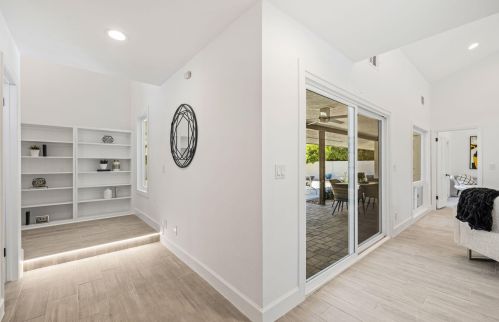 48890 Eisenhower Dr, La Quinta CA  92253-6223 exterior