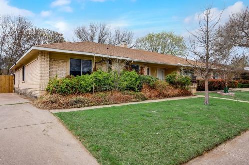 2925 Post Oak Dr, Euless, TX 76039-7848