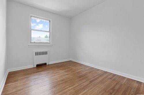 26841 82nd Ave, New Hyde Park NY  11040-1814 exterior
