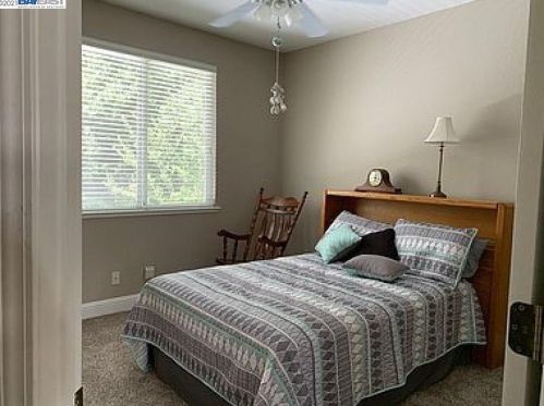 6521 Young Oak Ct, Citrus Heights CA  95662-6007 exterior