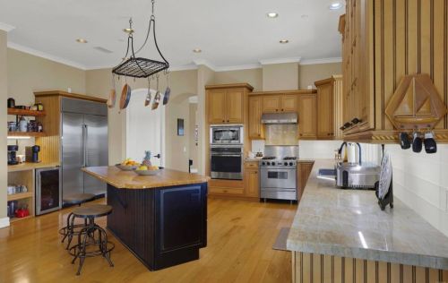 30419 Canyon Estates Rd, Vista CA  92084-1043 exterior