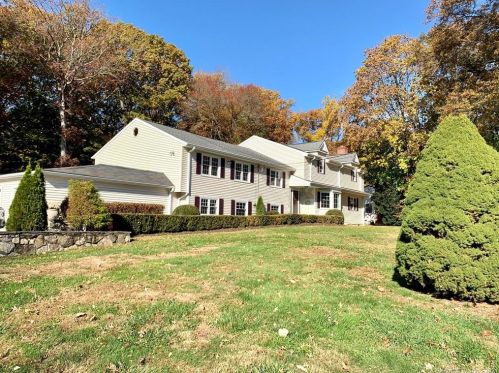 458 Pepper Ridge Rd, Stamford, CT 06905-2418