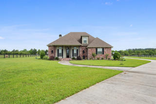 28215 Big Sky Ln, Uneedus, LA 70437-7689