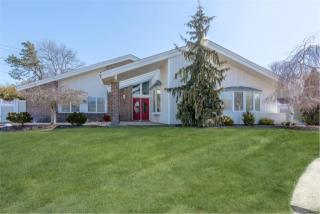 7 Whitehall Ct, Holbrook, NY 11741-3503